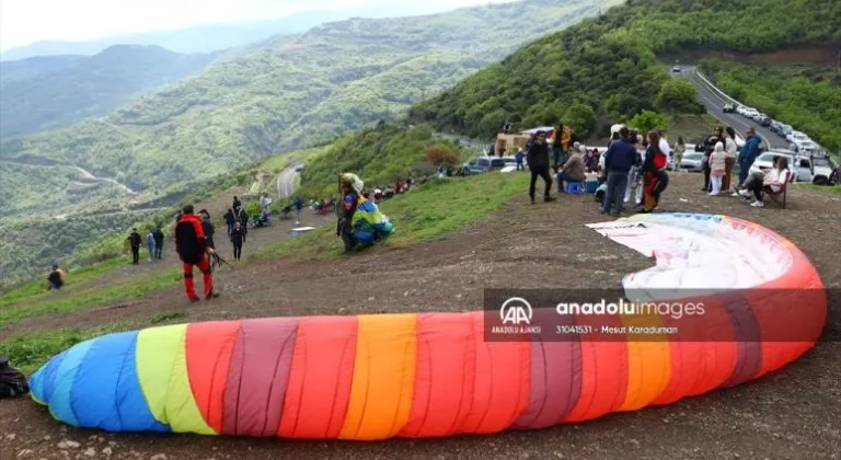 - Mavi ve yeşilin buluştuğu Uçmakdere paraşüt tutkunlarını ağırlıyor