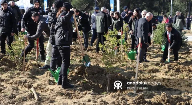 - Tekirdağ'da bu yıl 200 bin fidan toprakla buluşturuldu.