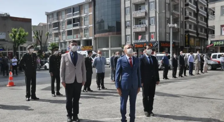 19 MAYIS ÇELENK KOYMA TÖRENİ İLE SON BULDU