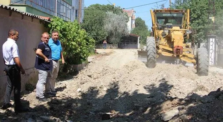 2 SOKAKTA YOL ÇALIŞMASI BAŞLADI