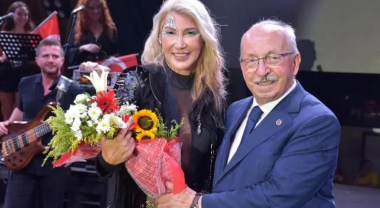 30 AĞUSTOS ZAFER BAYRAMI’NDA ŞARKÖY'DE HANDE YENER RÜZGÂRI ESTİ