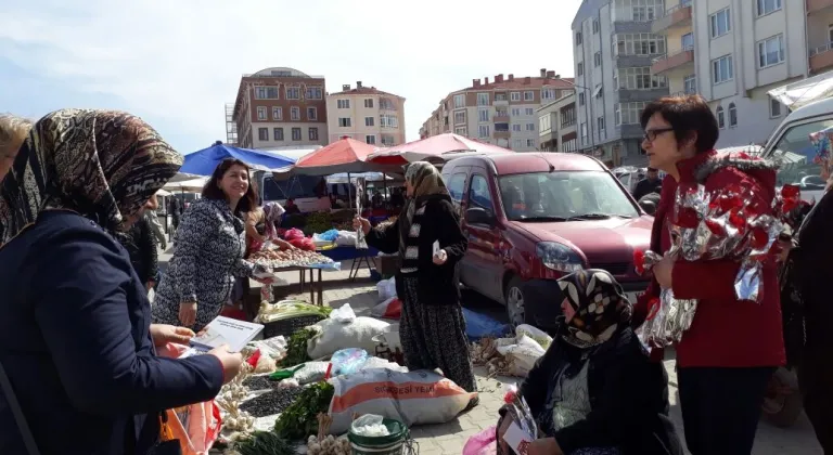 AK Partiden Emekçi Kadınlara Çiçek