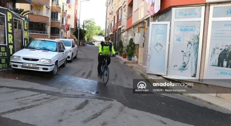 Ambulansla hasta sağlığı, bisikletiyle kendi sağlığı için yollara düşüyor