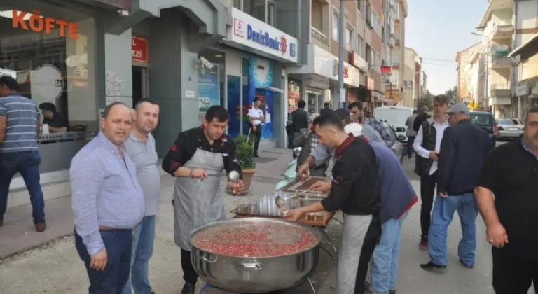 Ayaspaşa Köftecisinden Aşure İkramı