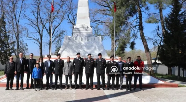 Balkan Savaşı'nda şehit edilen ressam Hasan Rıza, müdürlüğünü yaptığı okulun öğrencilerince anıldı