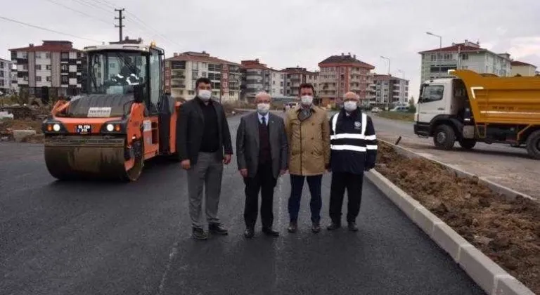 BAŞKAN ALBAYRAK İLÇELERDE DEVAM EDEN YOL YAPIM ÇALIŞMALARINI İNCELEDİ