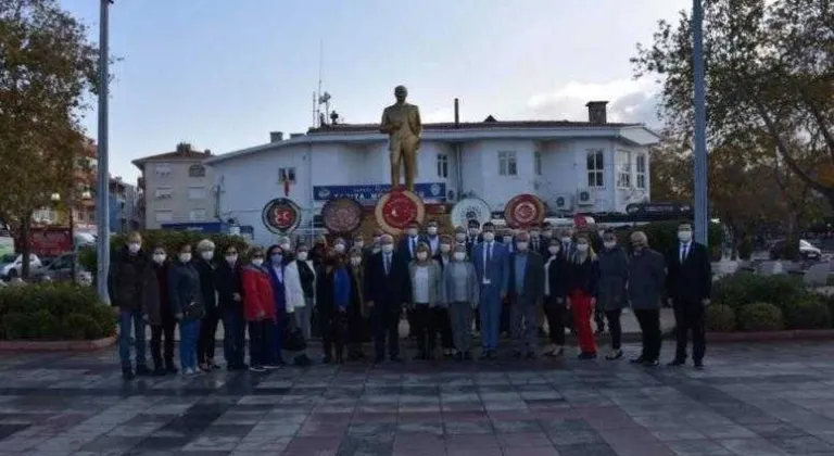 BAŞKAN KADİR ALBAYRAK ŞARKÖY'DE ÇELENK SUNMA TÖRENİNE KATILDI