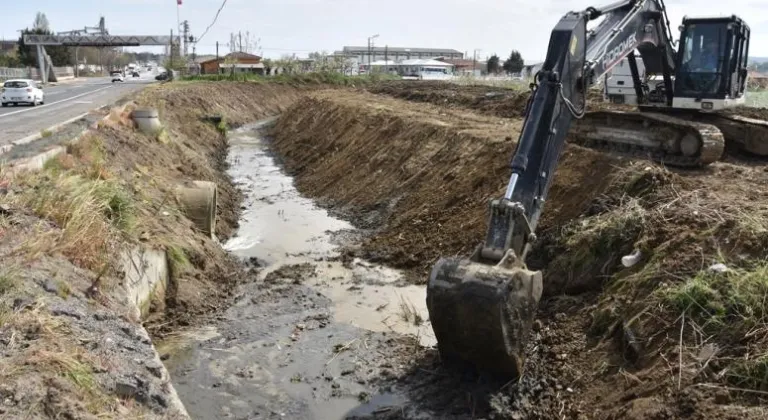 Büyükşehir Belediyesi Dere Islah Çalışmalarına Devam Ediyor