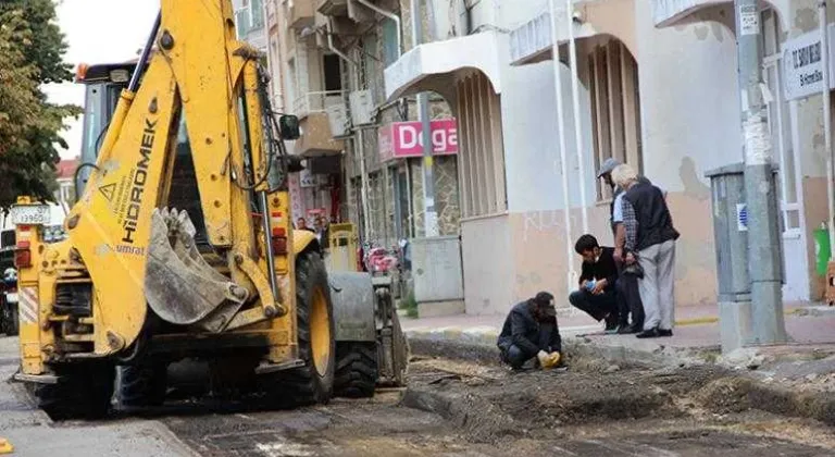 Büyükşehir Belediyesi Fen İşleri Müdürlüğü Saray’da yol yapım çalışmalarına devam ediyor