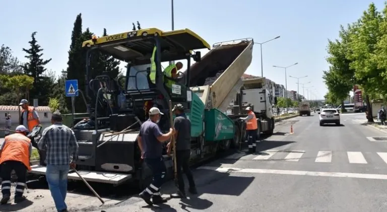 BÜYÜKŞEHİR BELEDİYESİ YOL BAKIM VE ONARIM ÇALIŞMALARINA DEVAM EDİYOR