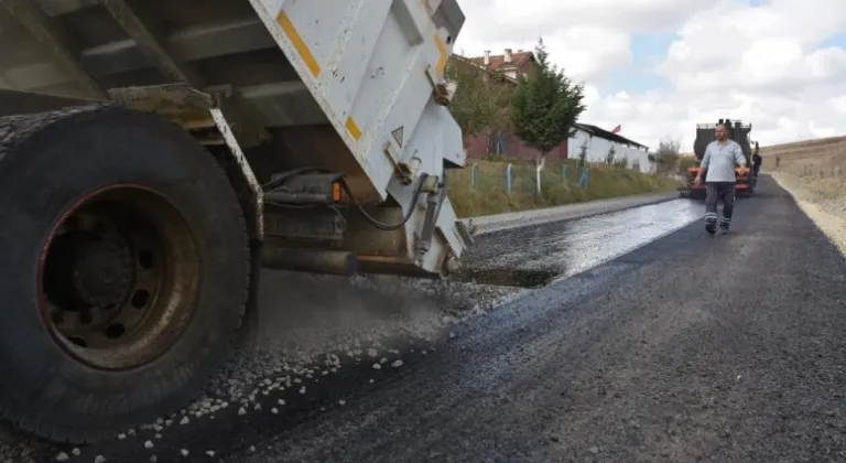 BÜYÜKŞEHİR BELEDİYESİ YOL YAPIM ÇALIŞMALARINA DEVAM EDİYOR