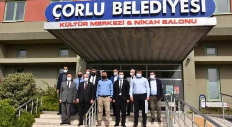 BÜYÜKŞEHİR İLE ÇORLU BELEDİYESİ ARASINDA YATIRIM DEĞERLENDİRME TOPLANTISI GERÇEKLEŞTİRİLDİ