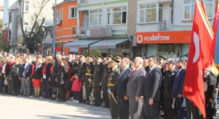 Çelenk Töreni Yapıldı