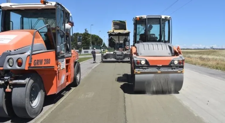 ÇERKEZKÖY VE ERGENE İLÇELERİNDE BETON YOL SERİM ÇALIŞMASI TAMAMLANDI