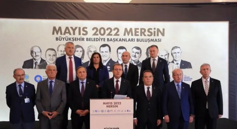 CHP'li büyükşehir belediye başkanları Mersin'de buluştu 