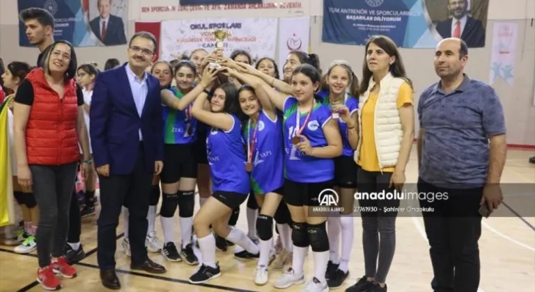 Çorlu'daki Şahinler Ortaokulu voleybolda Türkiye üçüncüsü oldu