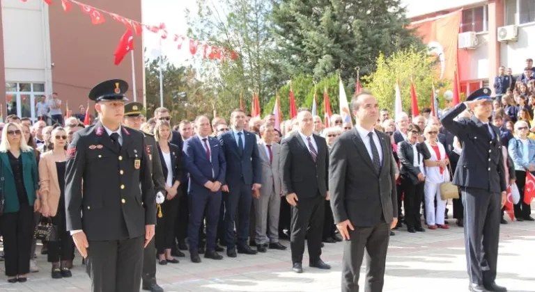 CUMHURİYETİN 100. YILINDA ATATÜRK ANITINA ÇELENK SUNULDU