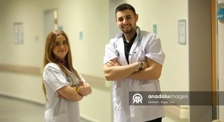 Doktor çift hastalarının sağlığı için ayrı şehirlerde mesai yapıyor