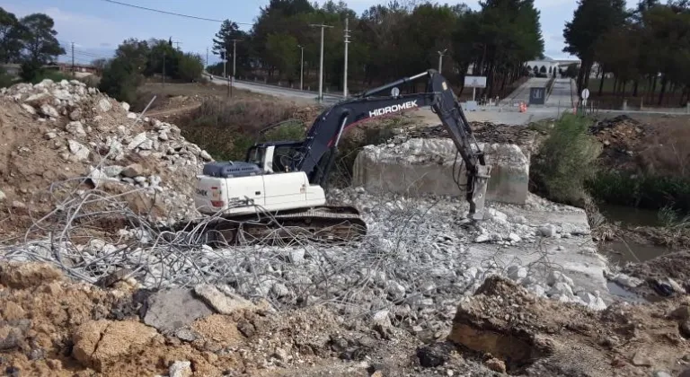 DSİ'nin Yapamadığı Köprüyü Büyükşehir Yapıyor