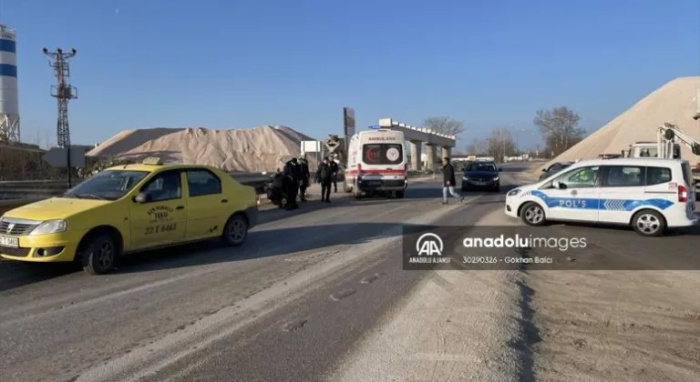 Edirne'de devrilen motosikletteki yolcu yaralandı