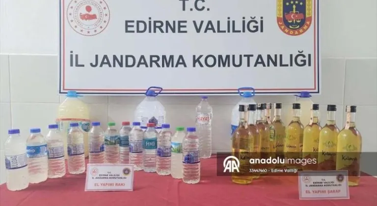 Edirne'de evinde sahte ve kaçak içki ele geçirilen şüpheli gözaltına alındı