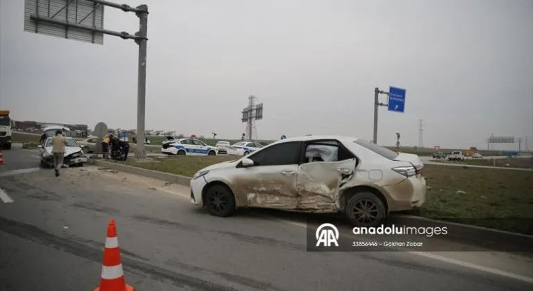 Edirne'de iki otomobilin çarpıştığı kazada 5 kişi yaralandı