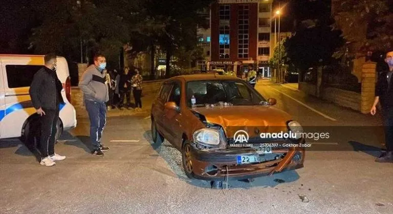 Edirne'de otomobille cipin çarpıştığı kazada 4 kişi yaralandı