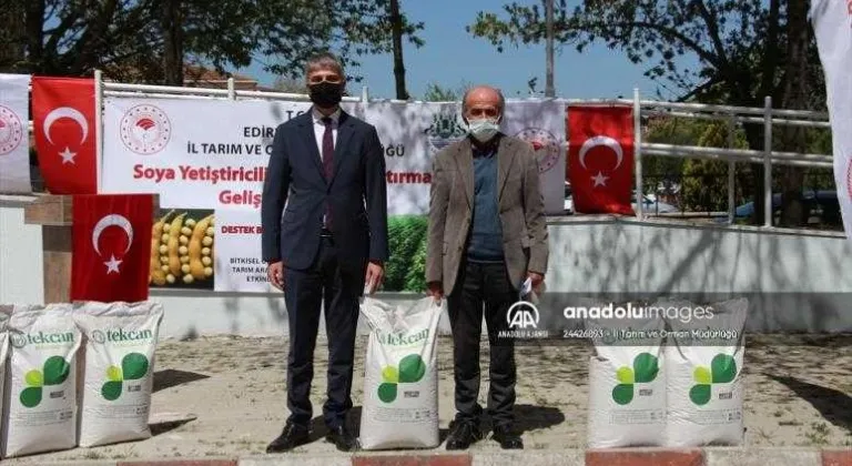 Edirne'de soya fasulyesi üretimini yaygınlaştırmak amacıyla üreticilere soya tohumu dağıtıldı