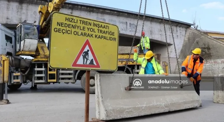 Edirne'de Tunca Köprüsü hızlı tren çalışmaları nedeniyle geçici olarak trafiğe kapatıldı