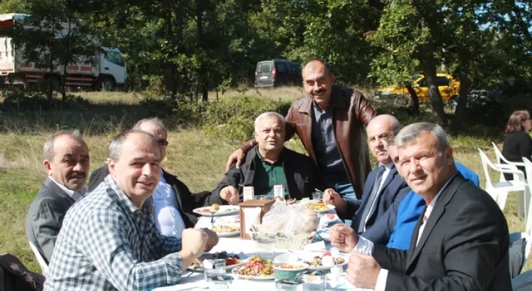 Esnaf Pikniği Şölen Havasında Geçti