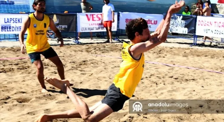 Geleneksel Lapseki Belediyesi Plaj Voleybolu Turnuvası başladı