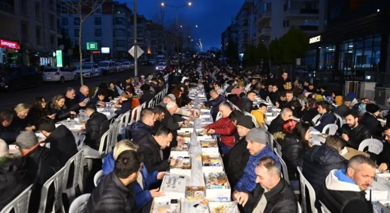 Gönül Sofraları ilk olarak Atatürk Mahallesinde kuruldu