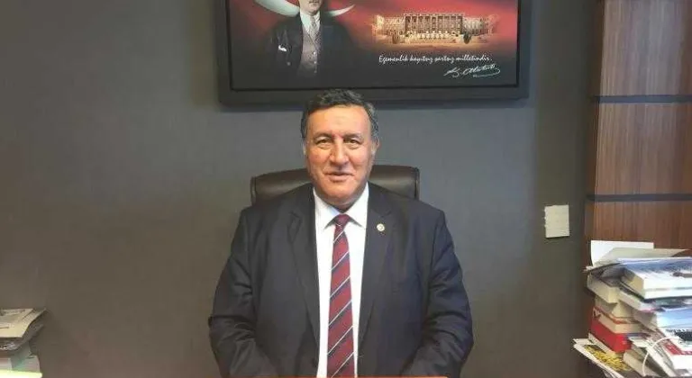 GÜRER: “GAZETECİLİK MESLEĞİ  ZORLU BİR SÜREÇTEN GEÇİYOR”