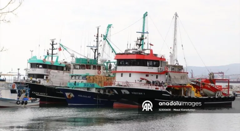 Hamsi bolluğunu duyan balıkçı av için Tekirdağ'a geliyor