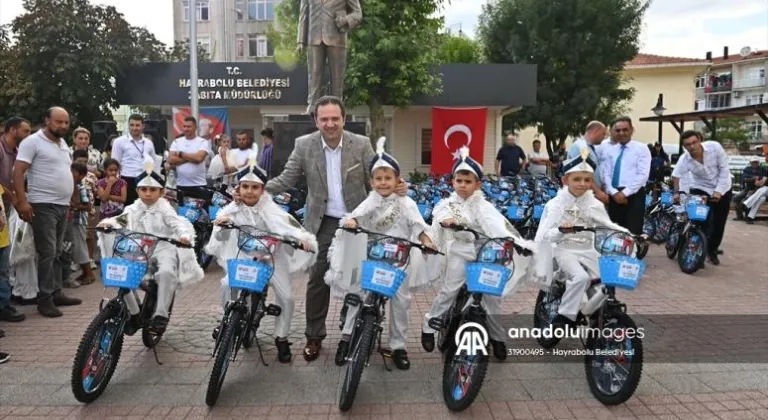  Hayrabolu ilçesinde 31. Ayçiçeği Festivali kapsamında toplu sünnet şöleni düzenlendi.