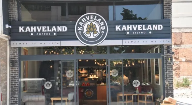 Kahveland Hizmete Başladı