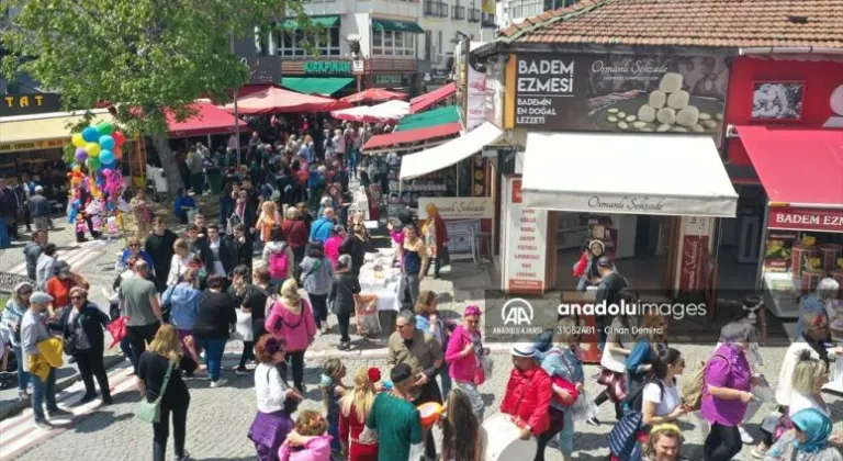 Kakava Şenlikleri için gelen turistler ciğercilerin önünde uzun kuyruklar oluşturdu