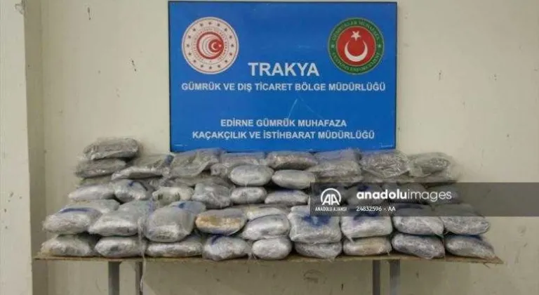 Kapıkule Sınır Kapısı'nda bir tırın yakıt tankında 116 kilo 426 gram esrar ele geçirildi