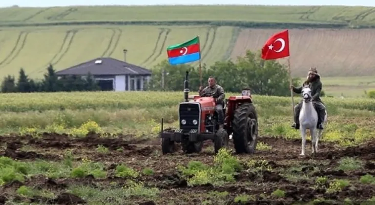 Kırklarelili çiftçi tarlasına pullukla 