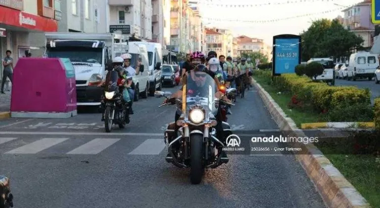 Kırklareli'nde çevre yolu isteyen bisiklet ve motosikletli grup gösteri düzenledi