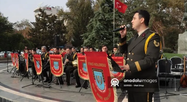 Kırklareli'nde Cumhuriyet'in 100'üncü yıl dönümü kapsamında askeri bando konser verdi