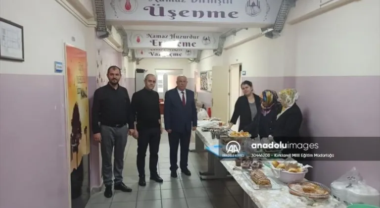 Kırklareli'nde geliri afet bölgesine gönderilmek üzere kermes düzenlendi