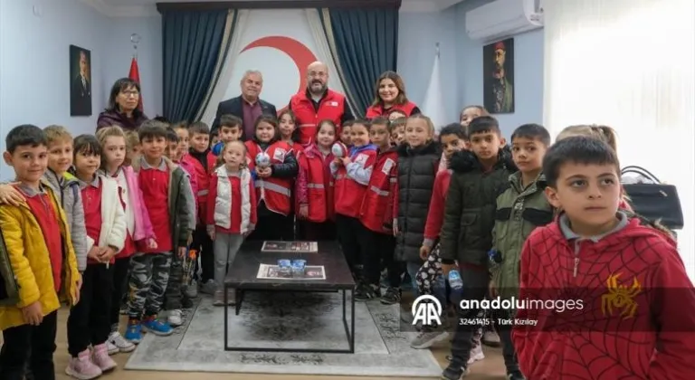 Kırklareli'nde ilkokul öğrencileri harçlıklarını Gazze için topladı