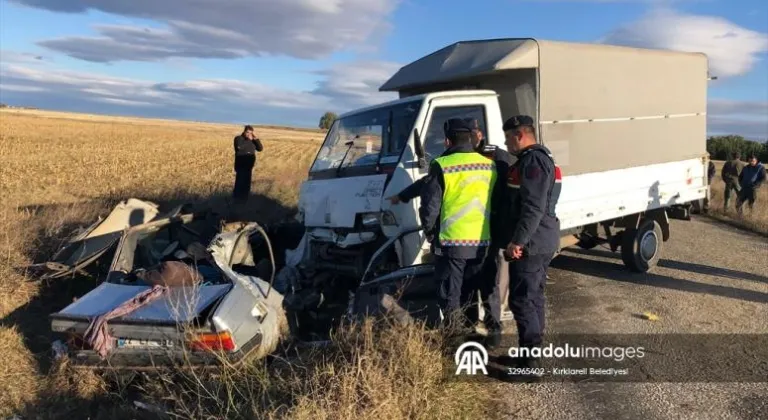 Kırklareli'nde kamyonet ile otomobilin çarpıştığı kazada 1 kişi öldü, 3 kişi yaralandı