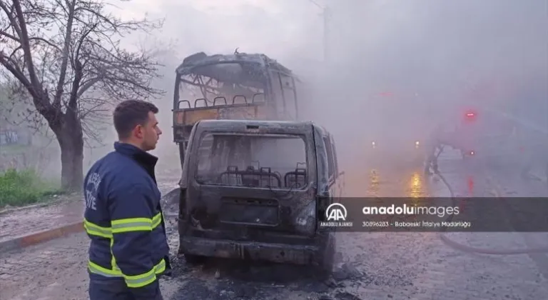 Kırklareli'nde kaza sonrası hafif ticari araç ile minibüs yandı