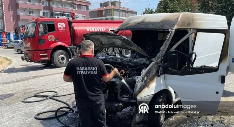 Kırklareli'nde park halindeki panelvan yandı