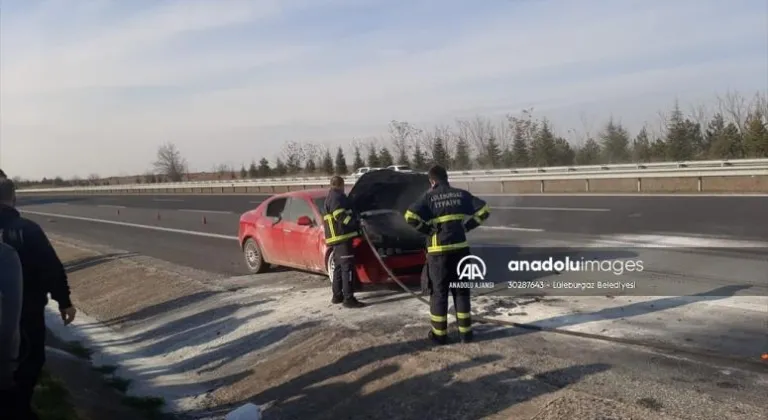 Kırklareli'nde seyir halindeki otomobil yandı