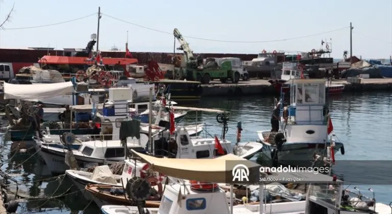 Kıyıya çekilen balıkçılar yeni av sezonuna hazırlanacak