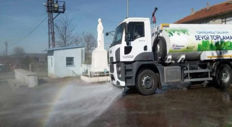 Korona virüsüyle mücadelede cadde ve sokak dezenfeksiyon çalışmaları aralıksız sürüyor