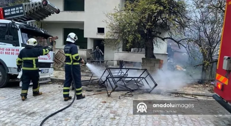 Lüleburgaz'da metruk binada çıkan yangın söndürüldü